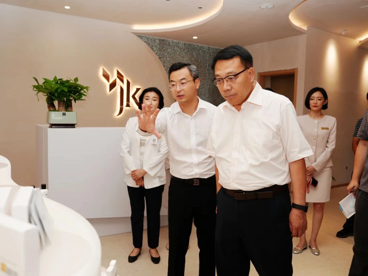王占胜就当前重点工作现场调研